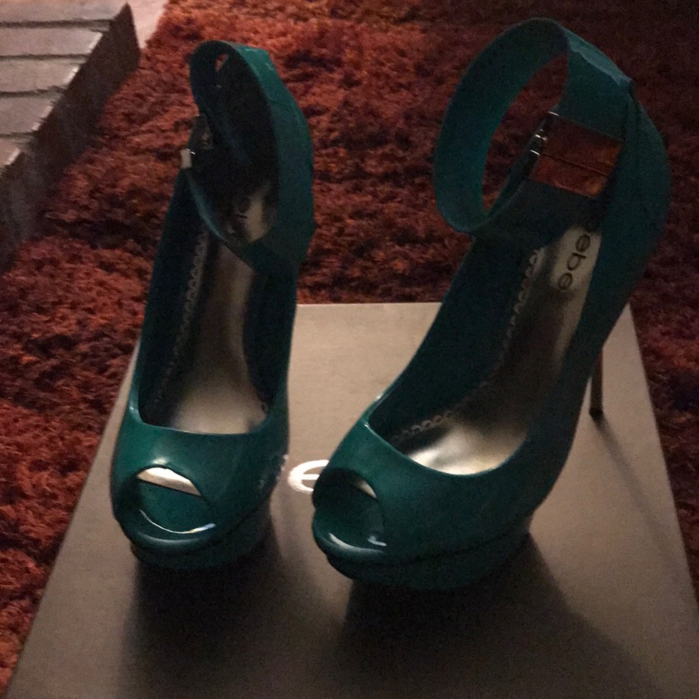 Discontinued Bebe heels